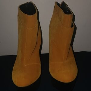 Qupid Women's Suede Ankle Boots in Mustard Yellow Size 8